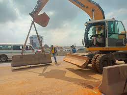 Easter travels: FG removes barriers at Lagos-Ibadan Expressway construction zones
